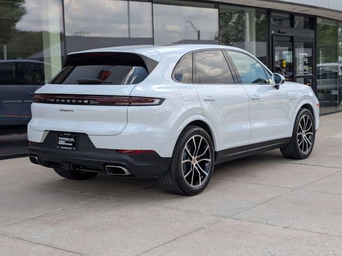 Certified 2025 Porsche Cayenne E-Hybrid AWD/4WD image 9