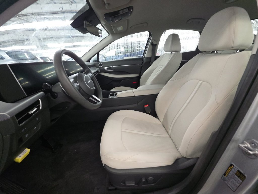 Used 2025 Hyundai Sonata SEL FWD image 2