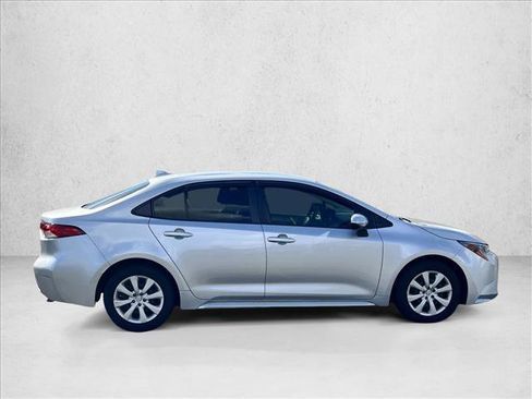 Certified 2022 Toyota Corolla LE image 4