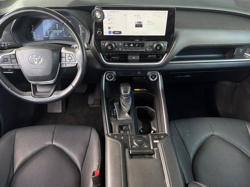 Used 2024 Toyota Grand Highlander AWD image 15