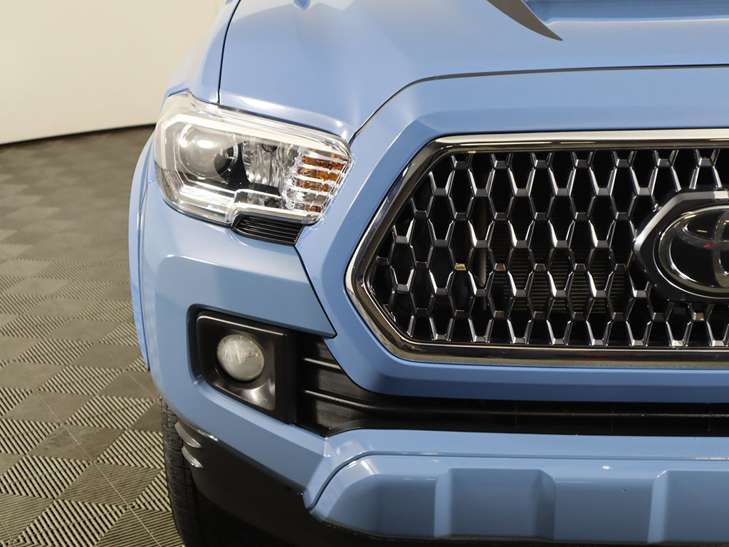 Used 2019 Toyota Tacoma TRD Sport AWD/4WD image 12