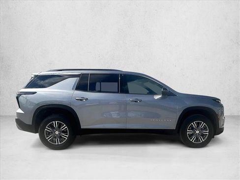 Used 2024 Chevrolet Traverse LT FWD image 5