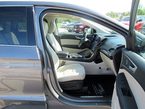 Used 2022 Ford Edge Titanium AWD/4WD image 14