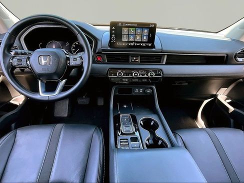 Used 2025 Honda Pilot EX-L image 8