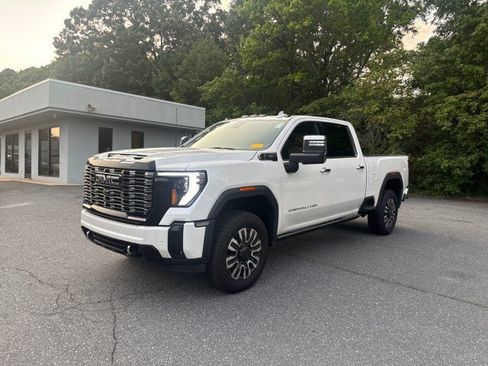Used 2025 GMC Sierra 2500 Denali Ultimate AWD/4WD image 1