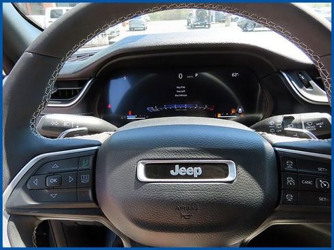 Certified 2023 Jeep Grand Cherokee Altitude AWD/4WD image 15