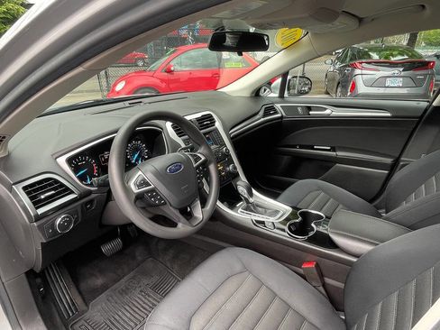 Used 2015 Ford Fusion SE FWD image 14