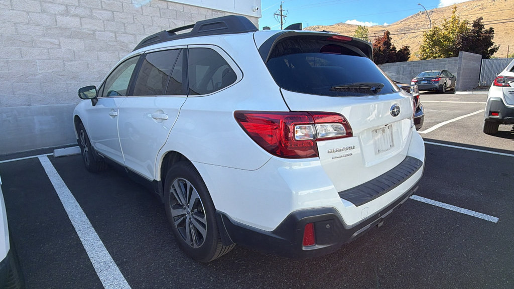 Used 2018 Subaru Outback 2.5i Limited AWD/4WD image 3