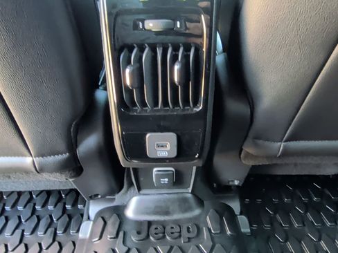 New 2026 Jeep Compass Latitude image 37