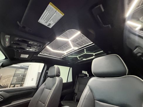 Used 2023 GMC Yukon SLT w/ SLT Premium Package AWD/4WD image 14