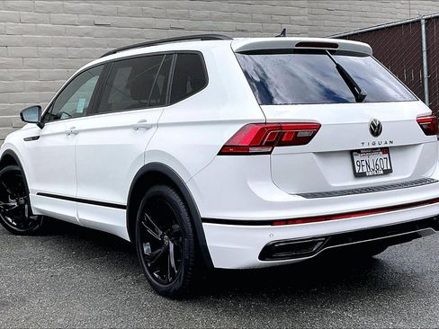 Certified 2023 Volkswagen Tiguan SE R-Line FWD image 9