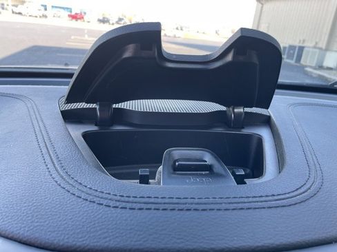 Used 2022 Jeep Cherokee Limited image 41