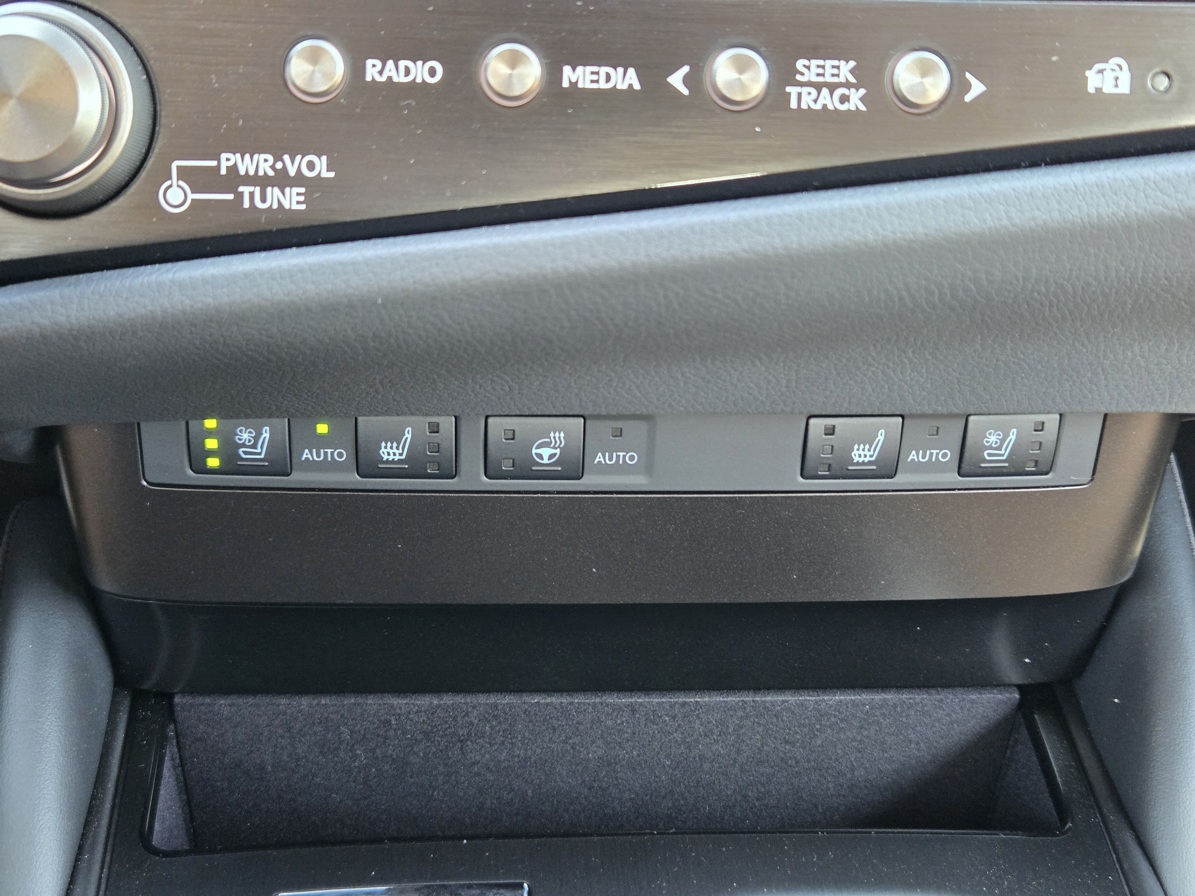 Used 2025 Lexus ES 300h w/ Premium Package FWD image 25