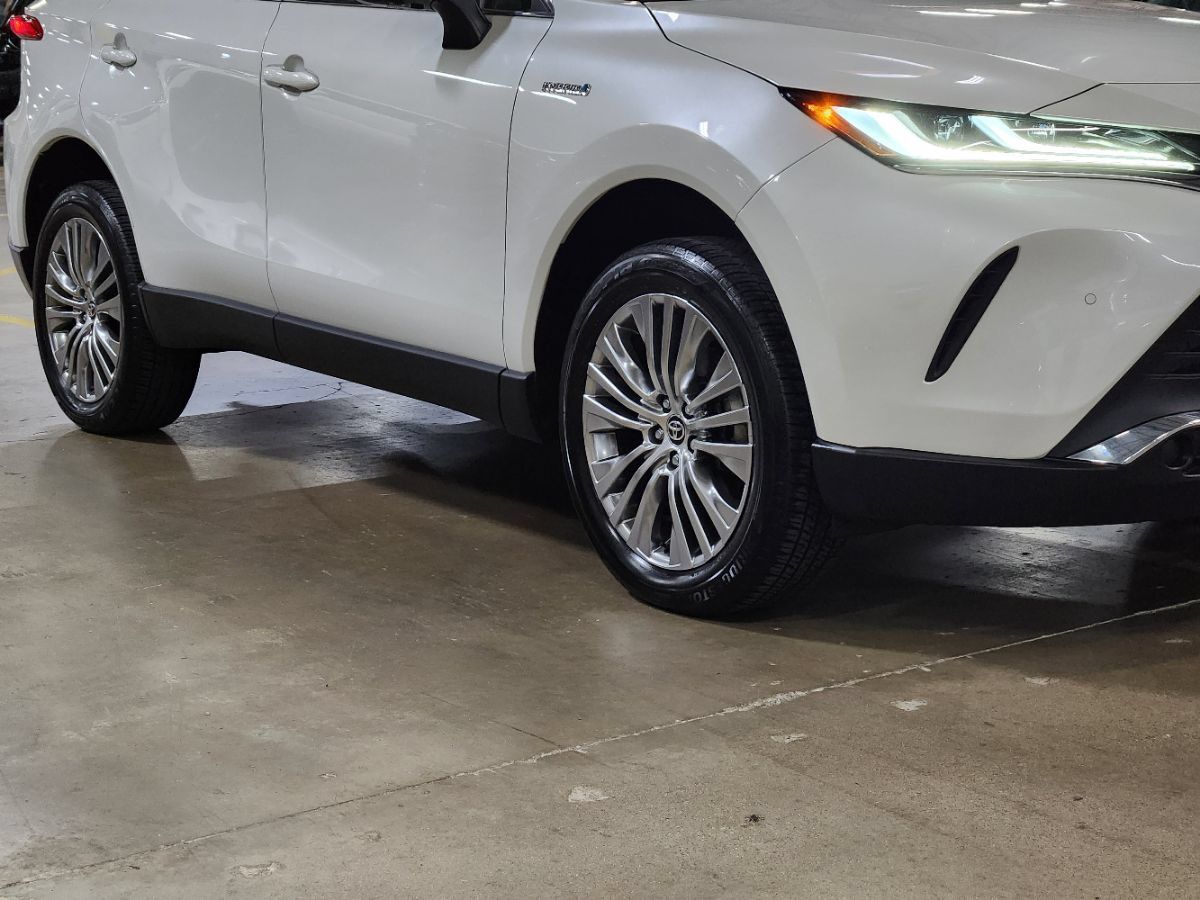 Used 2021 Toyota Venza Limited w/ Advanced Technology Package AWD/4WD image 16