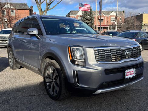 Used 2020 Kia Telluride EX w/ EX Premium Package image 3