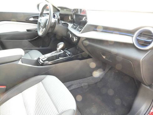 Used 2025 Chevrolet Trax LT w/ Driver Confidence Package FWD image 42