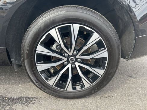 Used 2025 Volvo XC60 B5 Plus w/ Climate Package image 9
