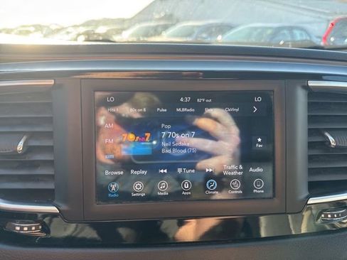 Used 2018 Chrysler Pacifica Touring-L image 20