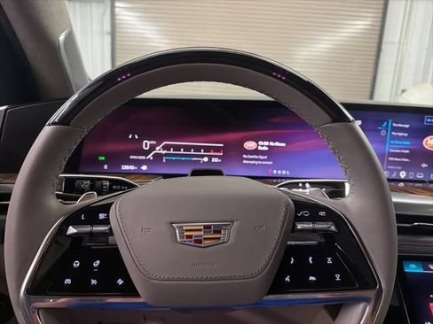 Certified 2025 Cadillac Escalade Premium Luxury Platinum w/ LPO, Radiant Package RWD image 30