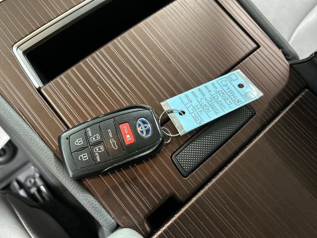 Used 2024 Toyota Sienna XLE w/ XLE Plus Package AWD/4WD image 12