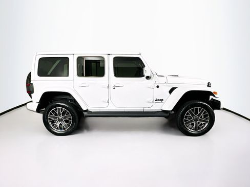 Used 2023 Jeep Wrangler Unlimited Sahara image 10