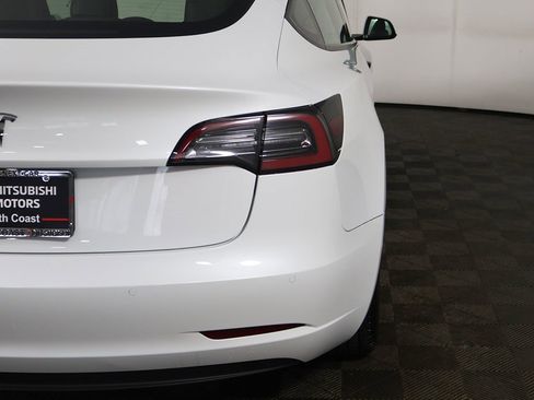 Used 2022 Tesla Model 3 Standard Range image 16