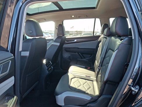 New 2026 Volkswagen Atlas Peak Edition image 5