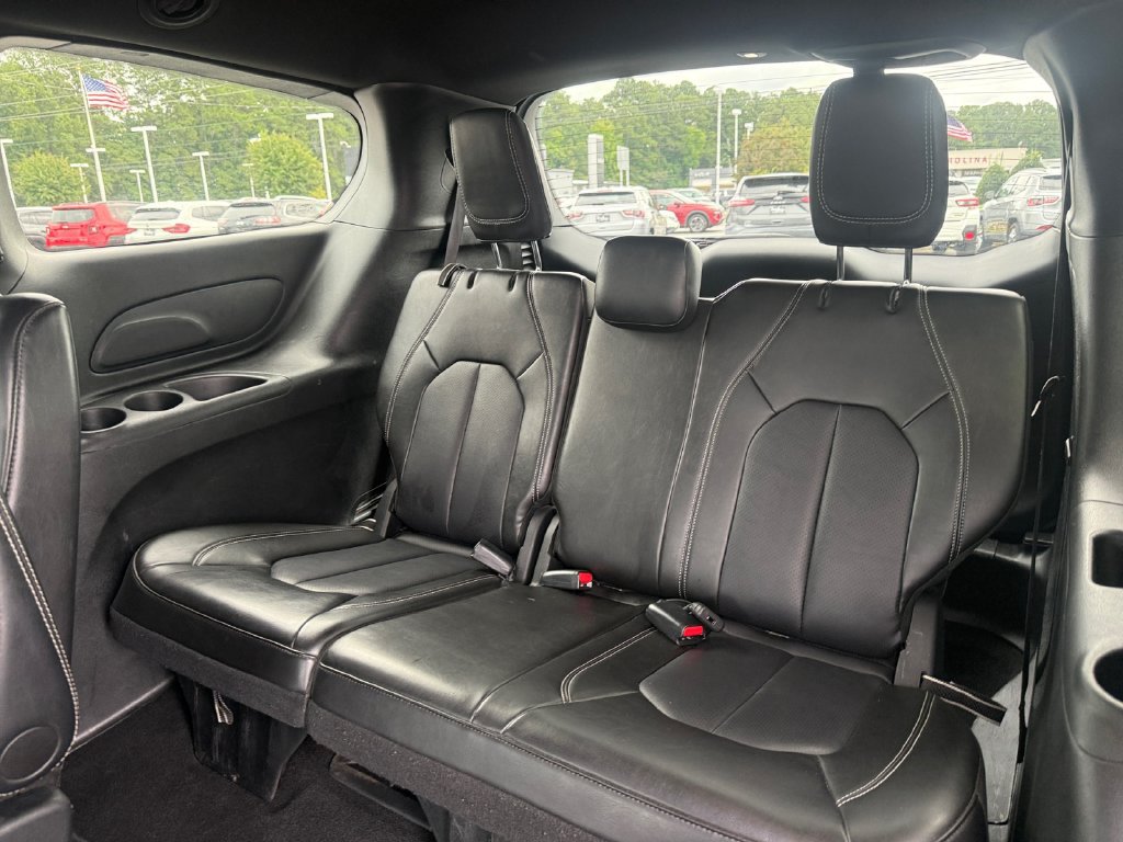 Used 2025 Chrysler Pacifica Select FWD image 16