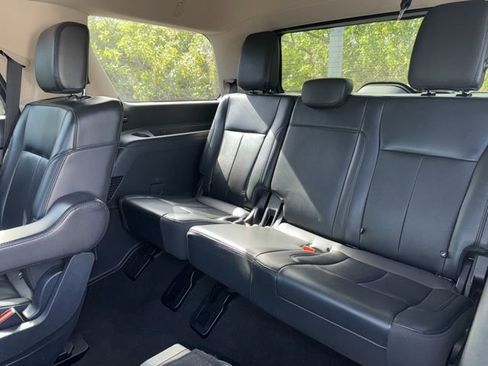 Used 2024 Ford Expedition XLT RWD image 8