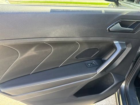 Used 2022 Volkswagen Tiguan SE w/ Panoramic Sunroof Package FWD image 21