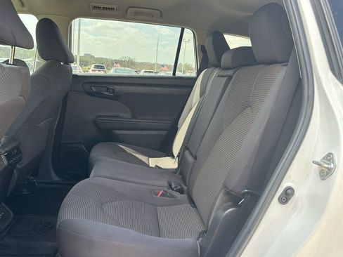 Used 2022 Toyota Highlander L image 14