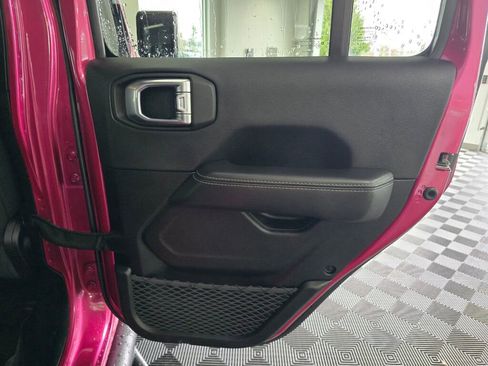 Used 2022 Jeep Wrangler Unlimited Sahara image 39