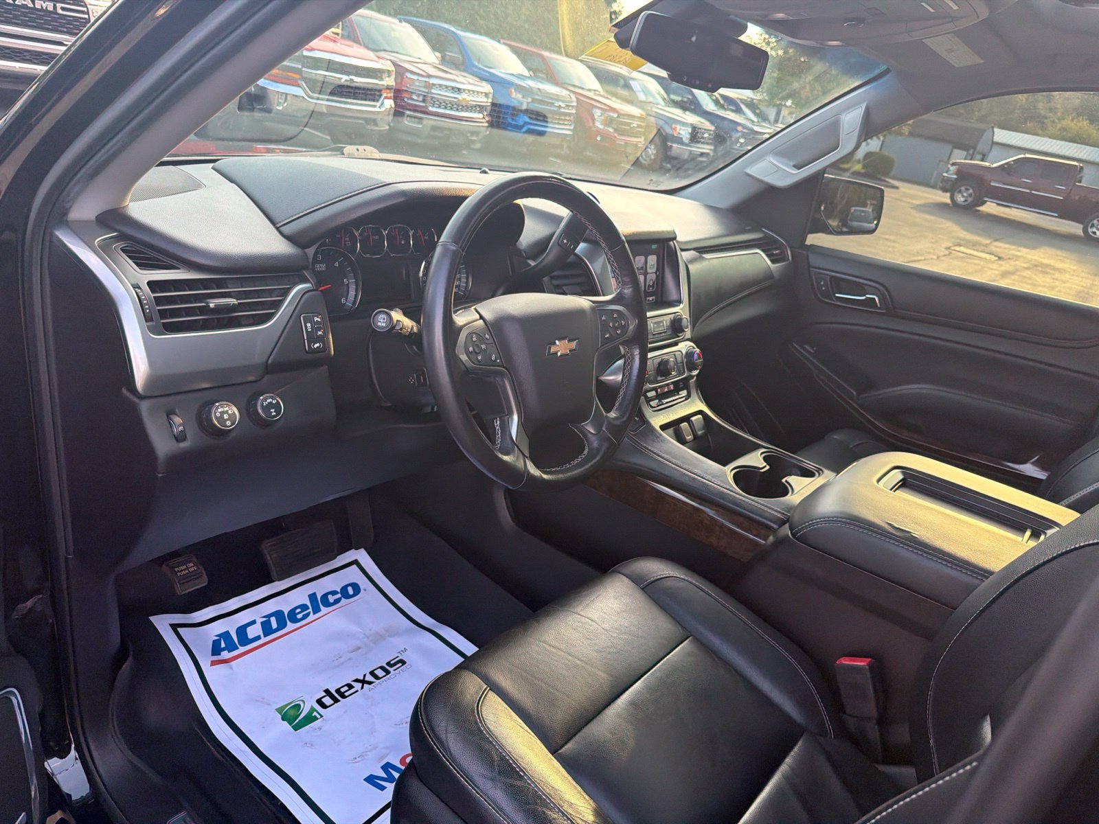 Used 2018 Chevrolet Suburban LT w/ Luxury Package AWD/4WD image 10