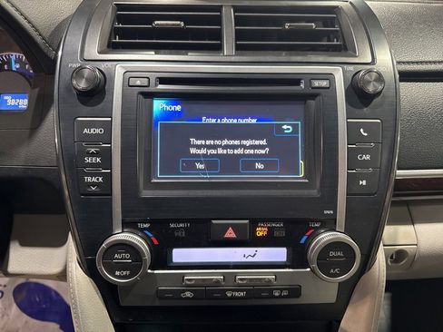 Used 2014 Toyota Camry XLE image 23