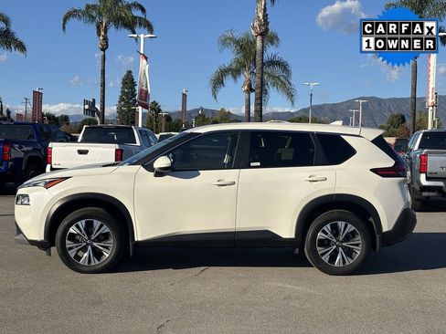 Used 2023 Nissan Rogue SV image 2