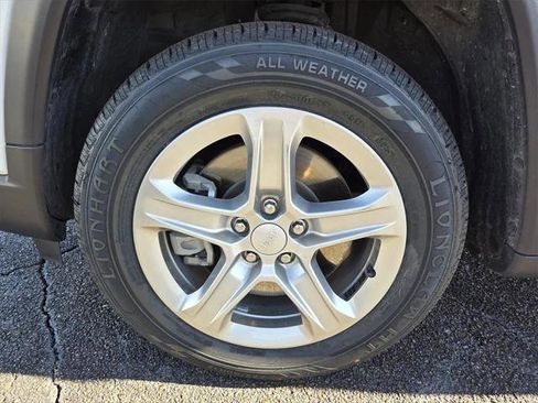 Certified 2024 Jeep Compass Latitude image 23