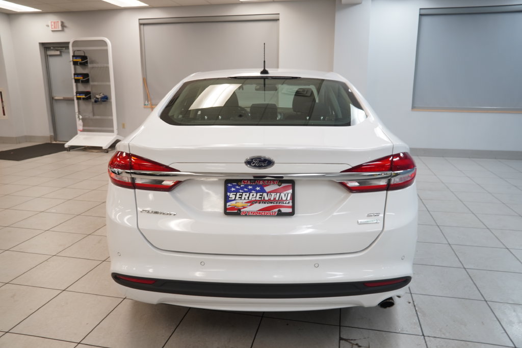 Used 2017 Ford Fusion SE w/ Fusion SE Technology Package FWD image 7