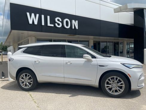 Used 2023 Buick Enclave Essence w/ Experience Buick Package FWD image 2
