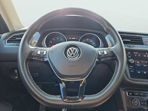 Used 2021 Volkswagen Tiguan SE w/ Panoramic Sunroof Package AWD/4WD image 28
