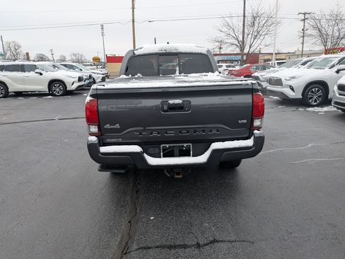 Used 2022 Toyota Tacoma SR image 8