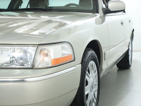 Used 2005 Mercury Grand Marquis GS image 3
