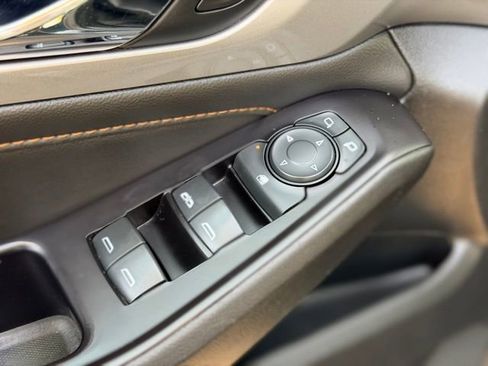 Used 2020 Chevrolet Traverse LT image 22