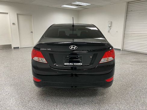 Used 2012 Hyundai Accent GLS image 6