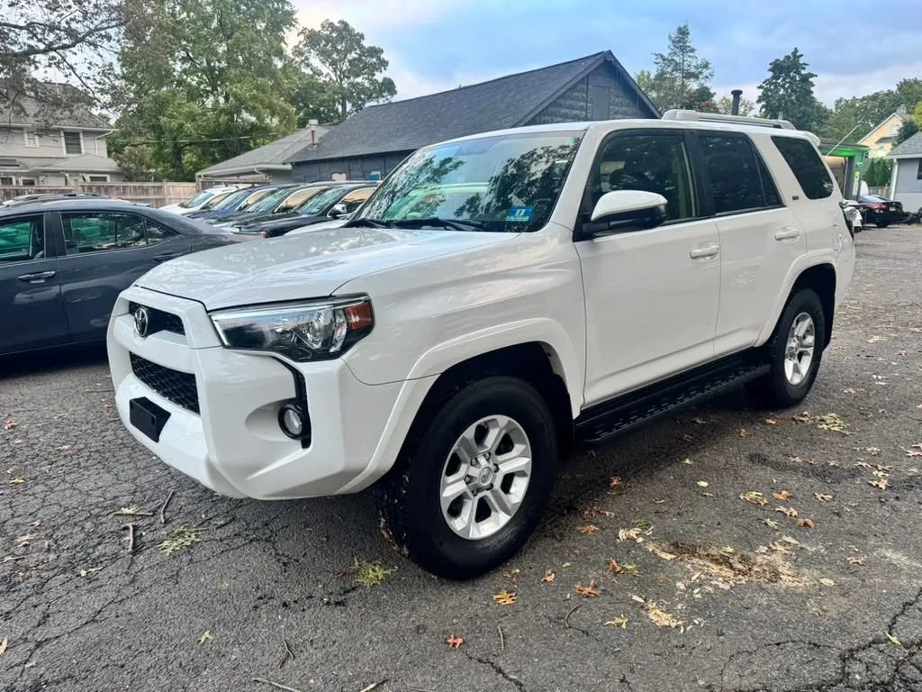 Used 2018 Toyota 4Runner SR5 AWD/4WD image 1