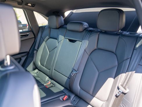 Certified 2026 Porsche Macan AWD/4WD image 23