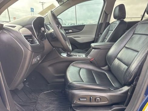 Used 2023 Chevrolet Equinox LS w/ LS Convenience Package FWD image 2