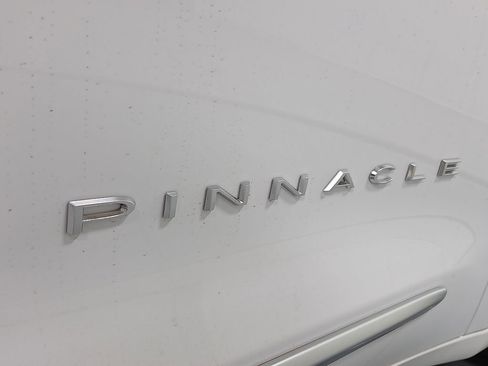 New 2026 Chrysler Pacifica Pinnacle image 10