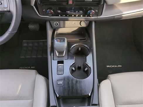 Used 2021 Nissan Rogue SV w/ Premium Package image 19