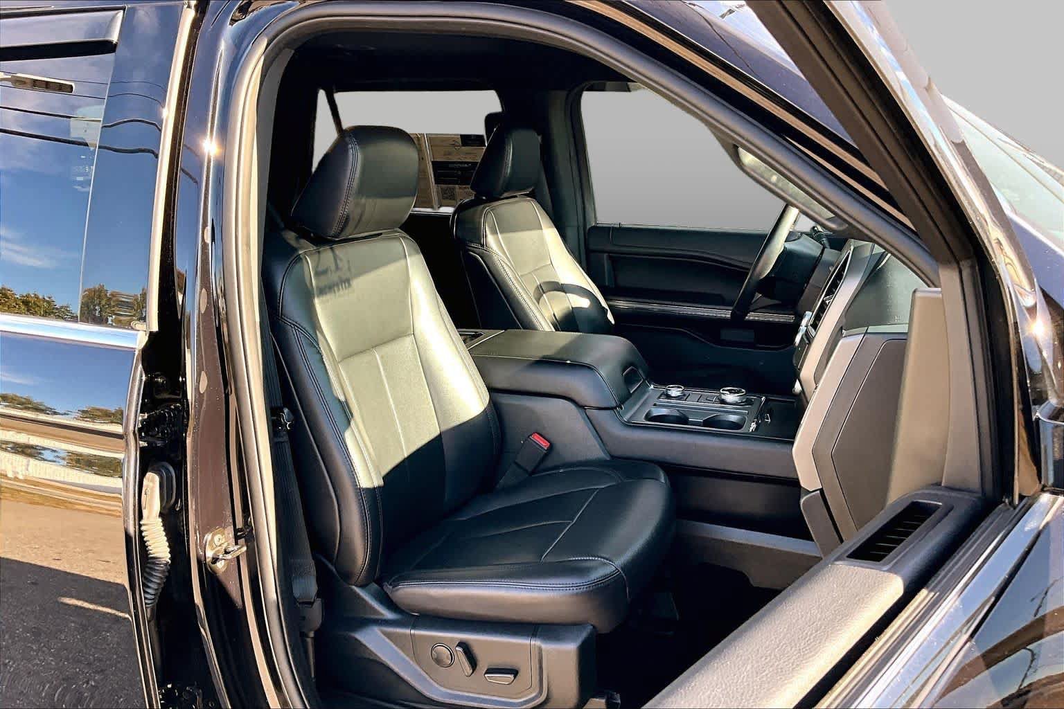 Used 2021 Ford Expedition XLT AWD/4WD image 6