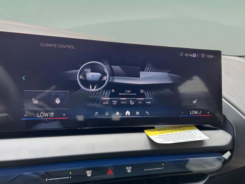 Used 2025 BMW X3 xDrive30i w/ Premium Package image 16